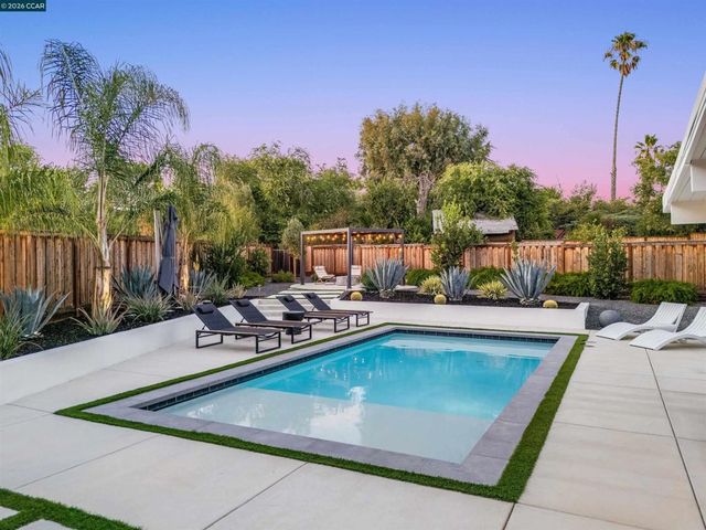 1279 Lancashire Dr, Concord, CA 94518