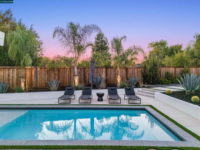 1279 Lancashire Dr, Concord, CA 94518