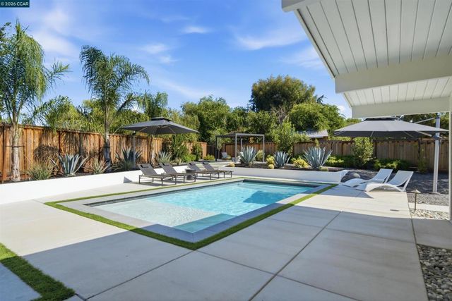 1279 Lancashire Dr, Concord, CA 94518