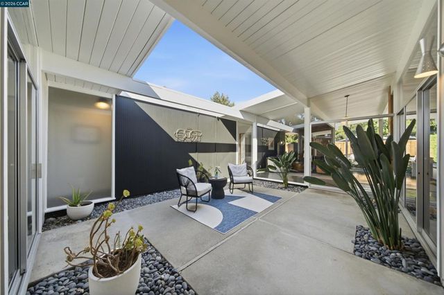1279 Lancashire Dr, Concord, CA 94518