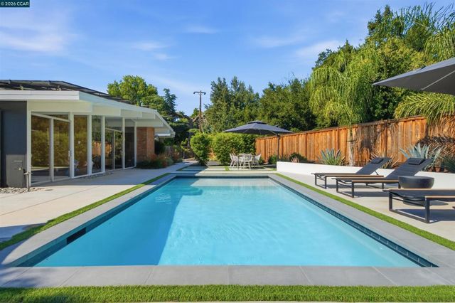 1279 Lancashire Dr, Concord, CA 94518