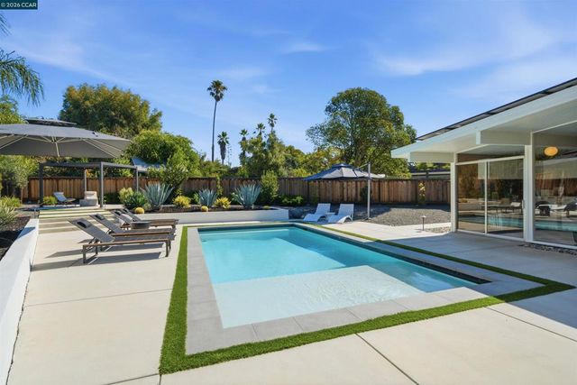 1279 Lancashire Dr, Concord, CA 94518