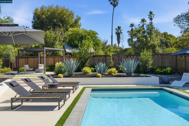 1279 Lancashire Dr, Concord, CA 94518