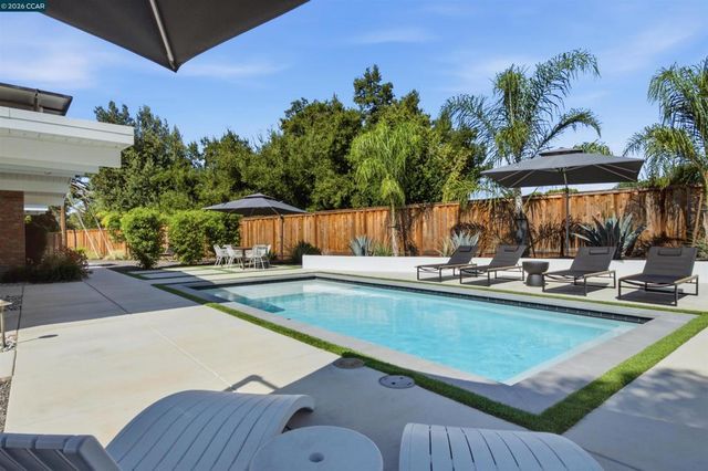 1279 Lancashire Dr, Concord, CA 94518
