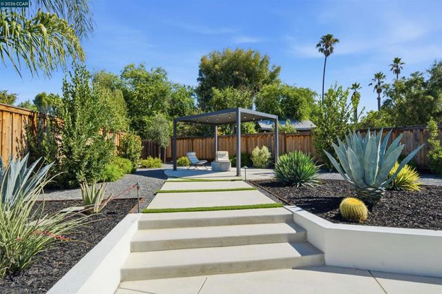 1279 Lancashire Dr, Concord, CA 94518