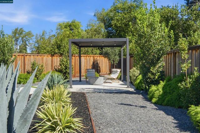 1279 Lancashire Dr, Concord, CA 94518
