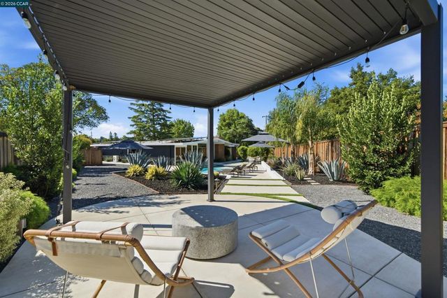 1279 Lancashire Dr, Concord, CA 94518