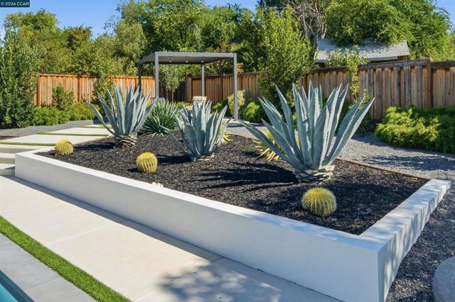 1279 Lancashire Dr, Concord, CA 94518