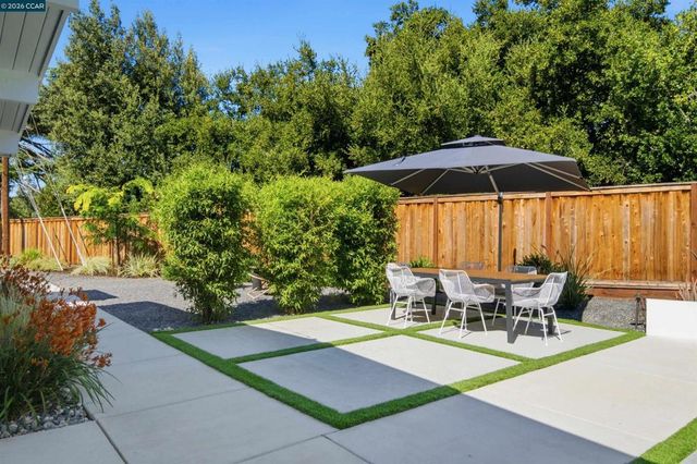 1279 Lancashire Dr, Concord, CA 94518
