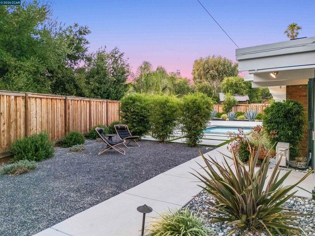 1279 Lancashire Dr, Concord, CA 94518