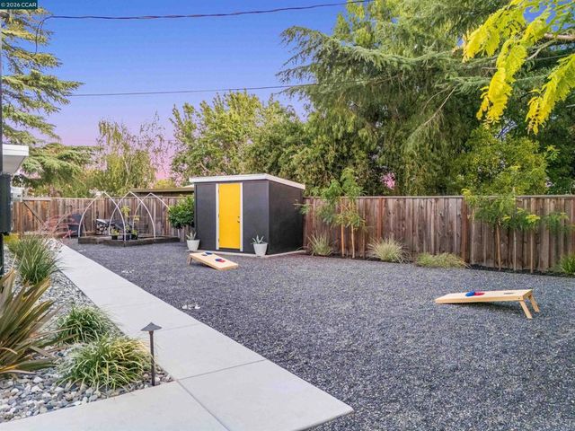 1279 Lancashire Dr, Concord, CA 94518