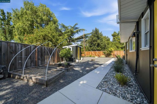 1279 Lancashire Dr, Concord, CA 94518