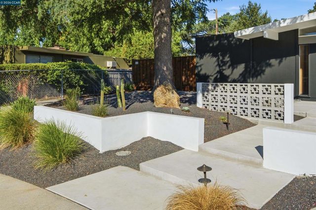1279 Lancashire Dr, Concord, CA 94518