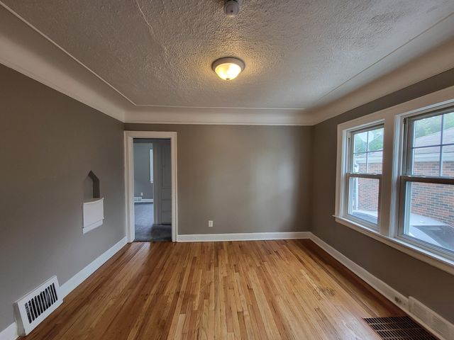 1458 Cicotte Avenue, Lincoln Park City, MI 48146