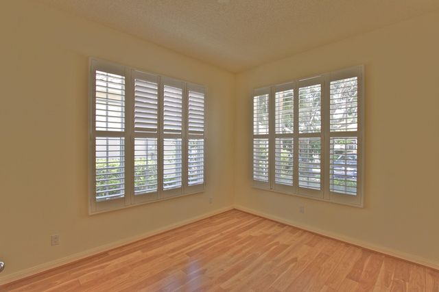 160 Lost Bridge Drive, Palm Beach Gardens, FL 33410