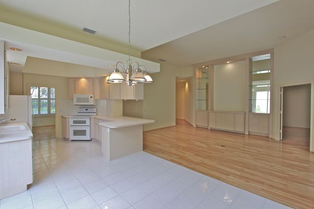 160 Lost Bridge Drive, Palm Beach Gardens, FL 33410