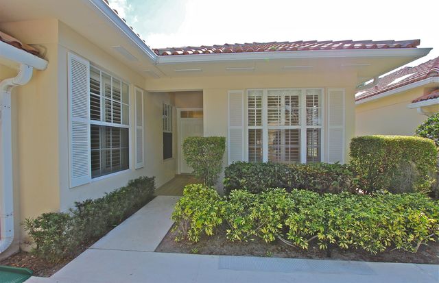 160 Lost Bridge Drive, Palm Beach Gardens, FL 33410