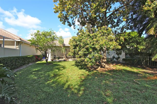 160 Lost Bridge Drive, Palm Beach Gardens, FL 33410