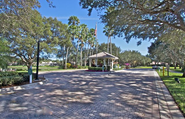 160 Lost Bridge Drive, Palm Beach Gardens, FL 33410