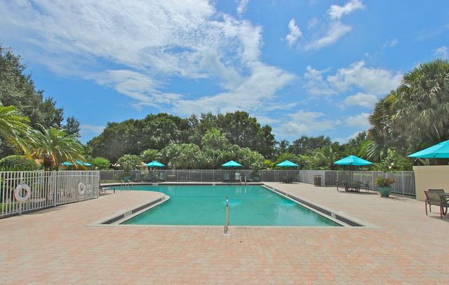 160 Lost Bridge Drive, Palm Beach Gardens, FL 33410
