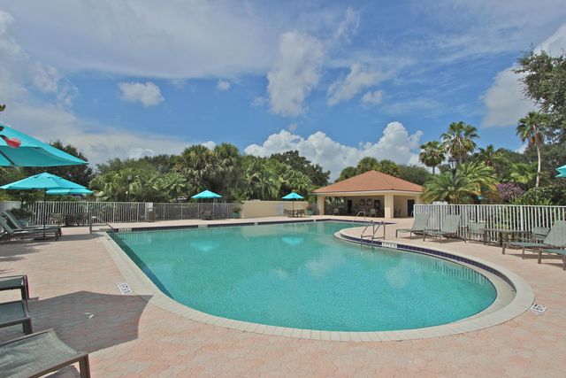 160 Lost Bridge Drive, Palm Beach Gardens, FL 33410