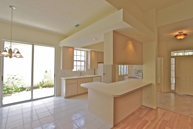 160 Lost Bridge Drive, Palm Beach Gardens, FL 33410