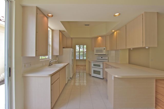 160 Lost Bridge Drive, Palm Beach Gardens, FL 33410