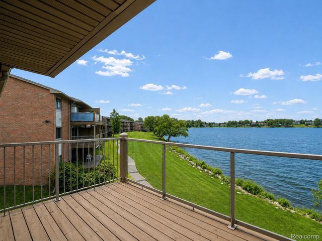 1928 KLINGENSMITH Road 63C, Bloomfield Charter Township, MI 48302