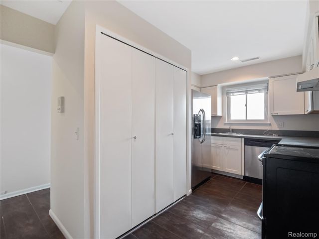 1928 KLINGENSMITH Road 63C, Bloomfield Charter Township, MI 48302