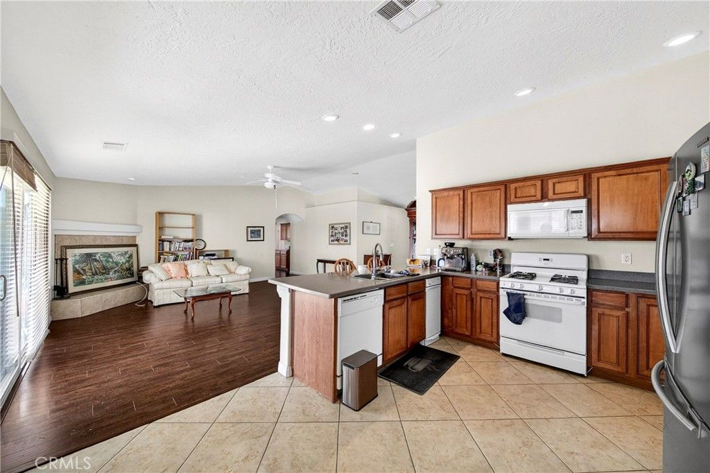 Image 19 of property listing at 7841 Corona, Hesperia, CA 92345