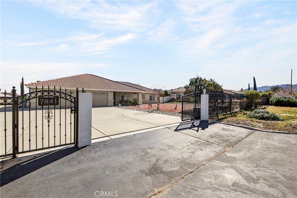 Image 2 of property listing at 7841 Corona, Hesperia, CA 92345