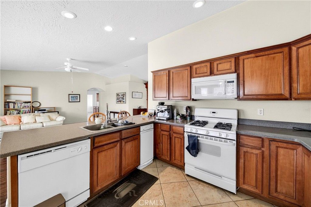 Image 20 of property listing at 7841 Corona, Hesperia, CA 92345