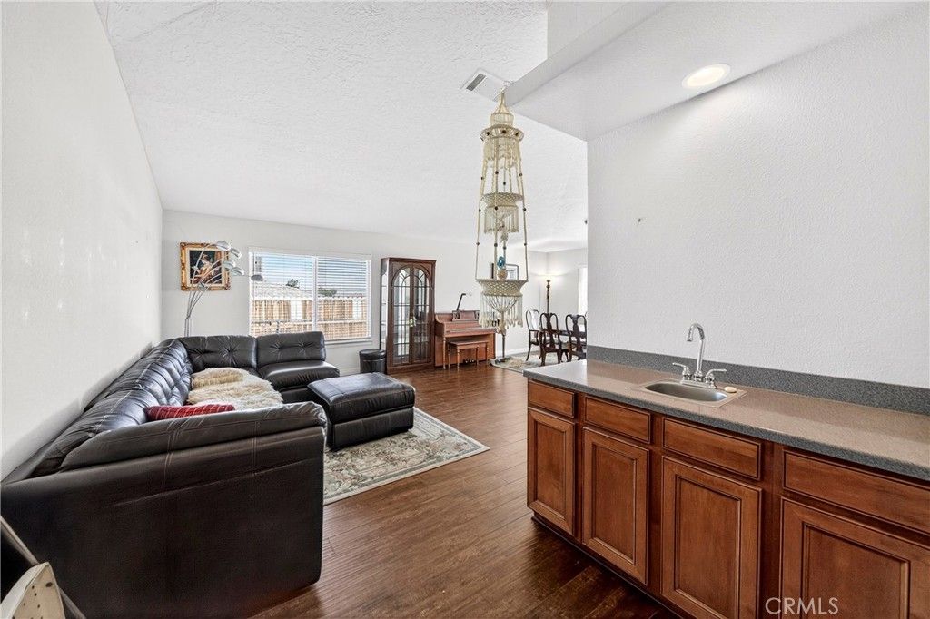 Image 21 of property listing at 7841 Corona, Hesperia, CA 92345