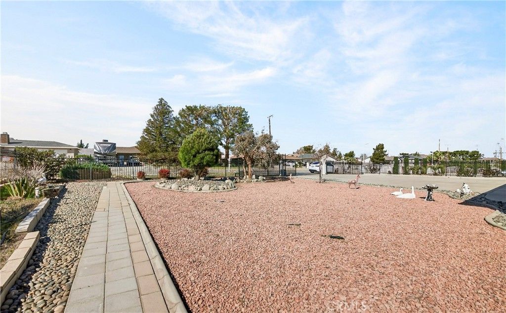 Image 6 of property listing at 7841 Corona, Hesperia, CA 92345