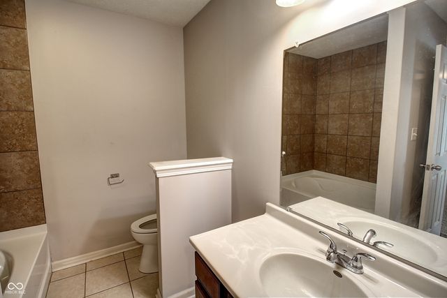 11474 Clay Court UNIT 100, Fishers, IN 46037