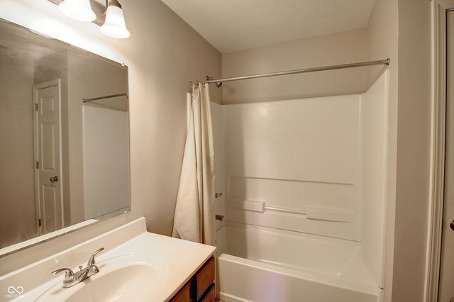11474 Clay Court UNIT 100, Fishers, IN 46037