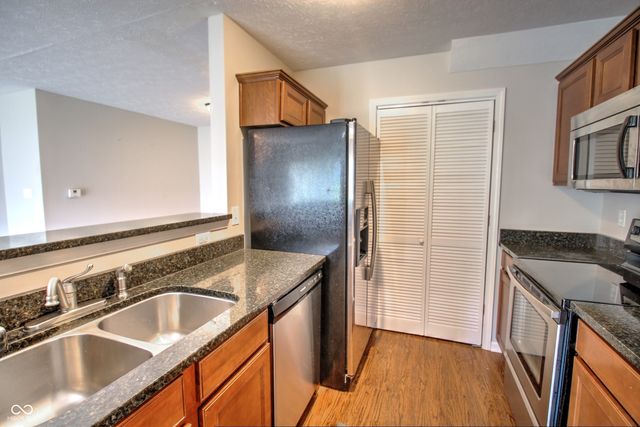 11474 Clay Court UNIT 100, Fishers, IN 46037