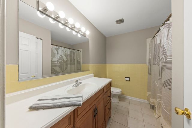 641 Dulles Road B, Des Plaines, IL 60016
