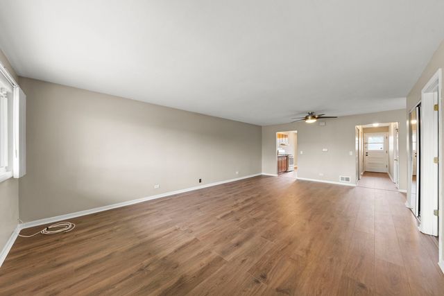 641 Dulles Road B, Des Plaines, IL 60016