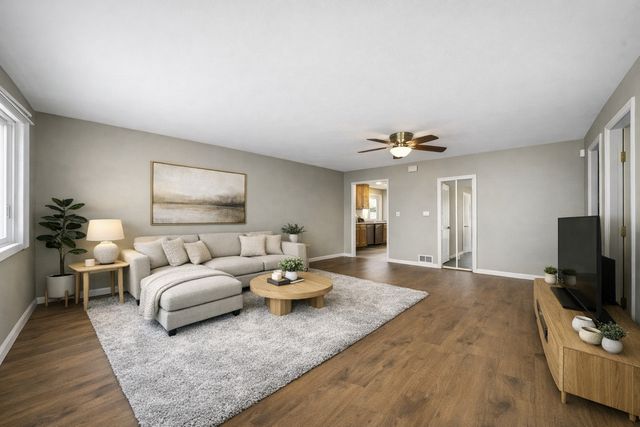 641 Dulles Road B, Des Plaines, IL 60016