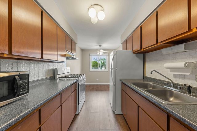 641 Dulles Road B, Des Plaines, IL 60016