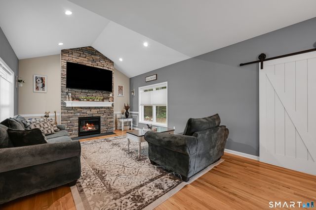 46 Old Oak Court, Southington, CT 06489