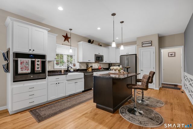 46 Old Oak Court, Southington, CT 06489