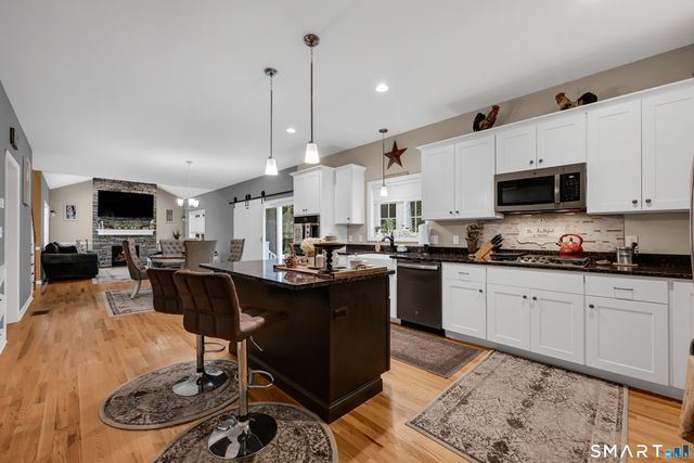 46 Old Oak Court, Southington, CT 06489