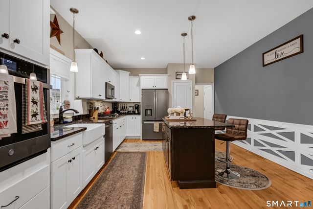 46 Old Oak Court, Southington, CT 06489
