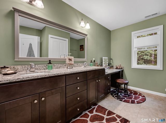 46 Old Oak Court, Southington, CT 06489