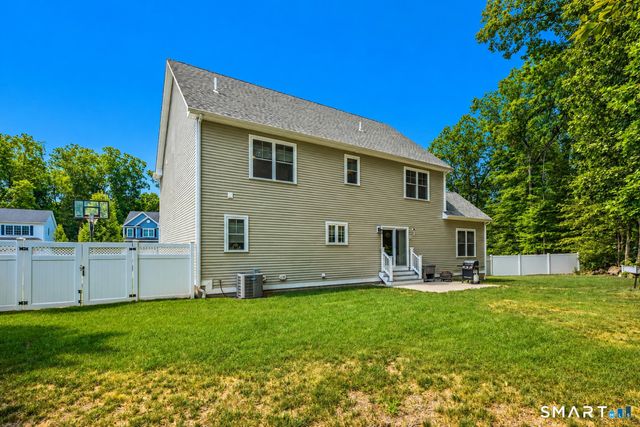 46 Old Oak Court, Southington, CT 06489