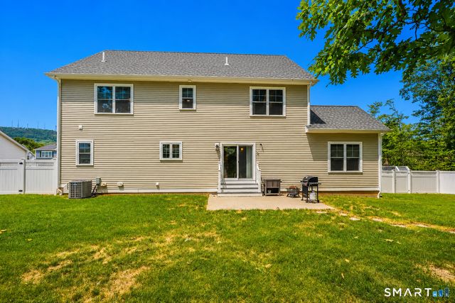 46 Old Oak Court, Southington, CT 06489
