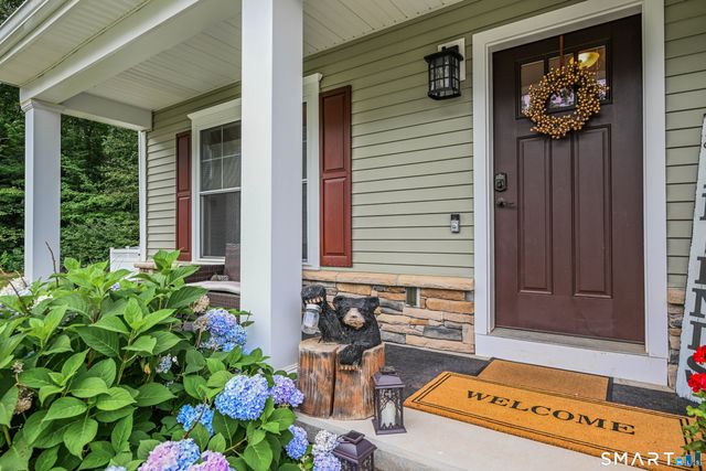 46 Old Oak Court, Southington, CT 06489