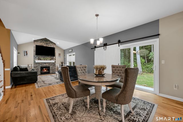46 Old Oak Court, Southington, CT 06489